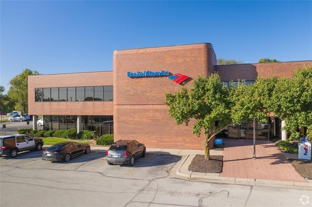 Property Image for 8320 N Oak - 222 Trafficway