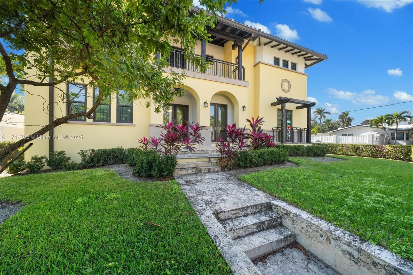 Property Image for 956 Hollywood Blvd
