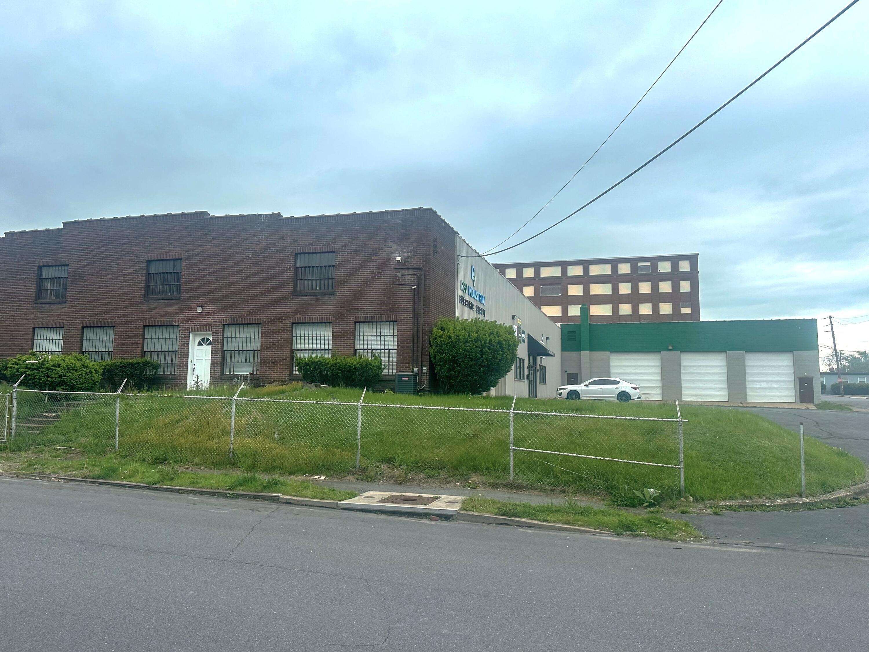 Property Image for 302 E Locust Street Warehouse