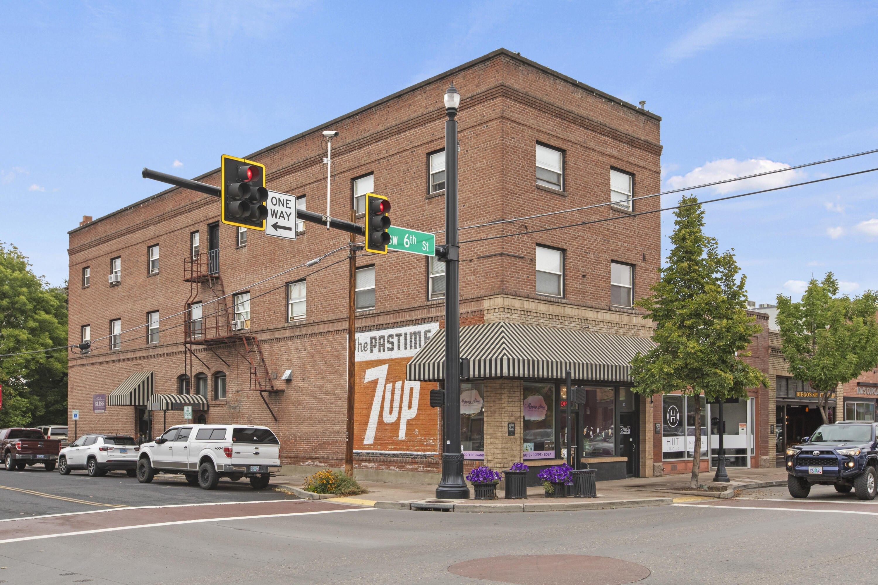 Property Image for 615 SW Evergreen Avenue