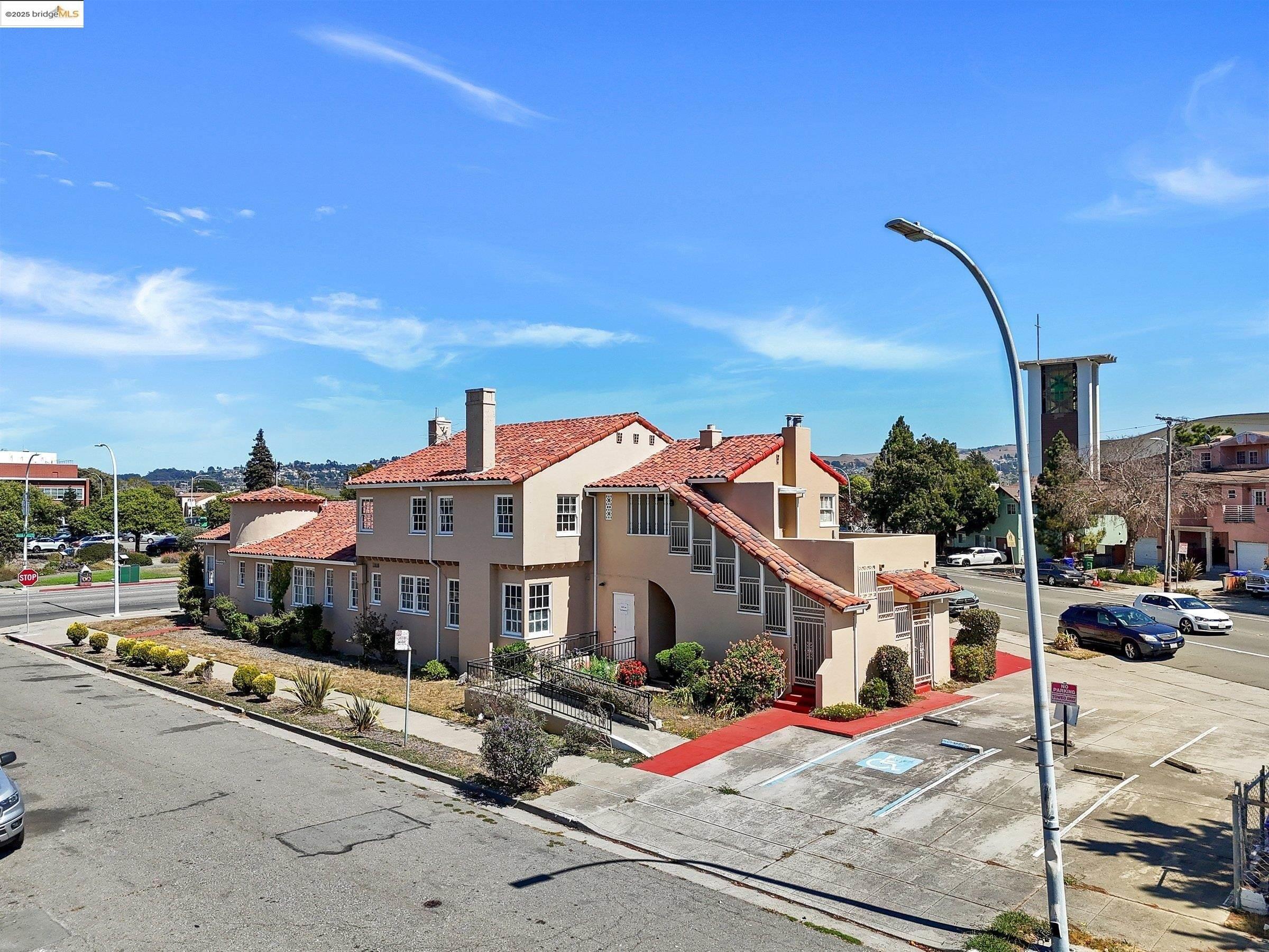 Property Image for 2600 Macdonald Ave