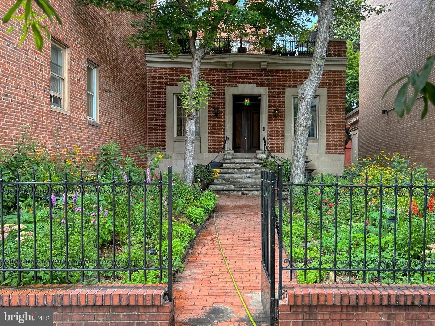 Property Image for 16 W Read St