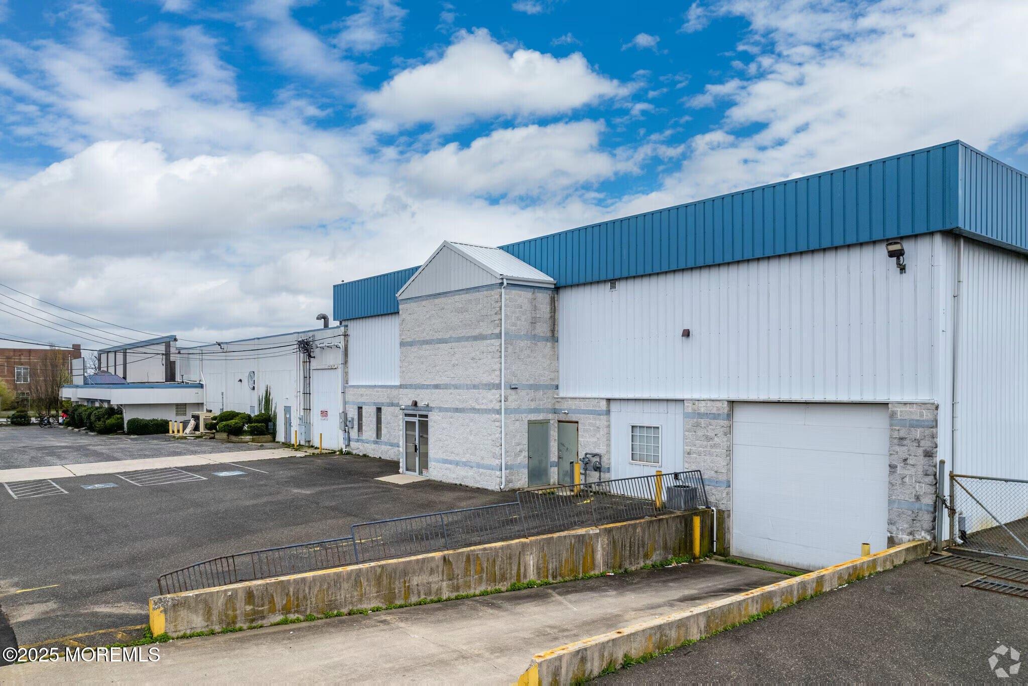 Property Image for 201 W Decatur Avenue