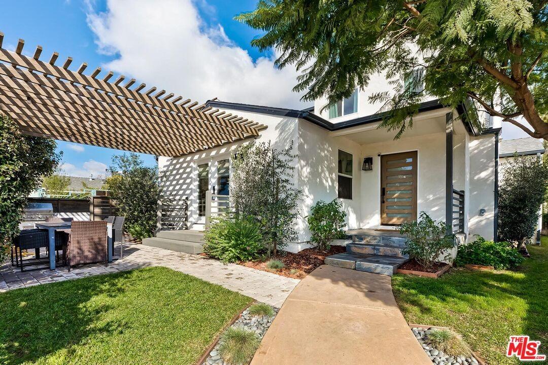 Property Image for 11081 Culver Blvd