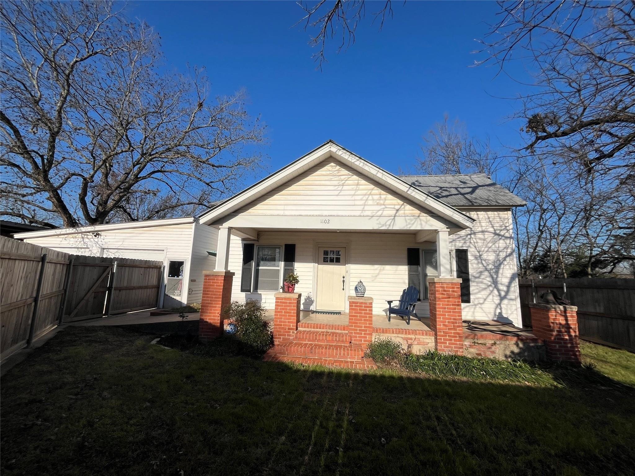 Property Image for 1102 N Travis Ave