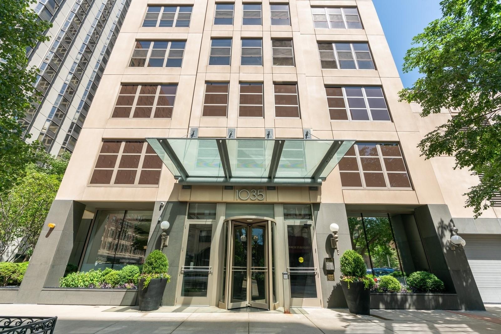 Property Image for 1035 N DEARBORN Street 18