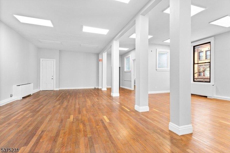 Property Image for 16 W Black Well St6S War