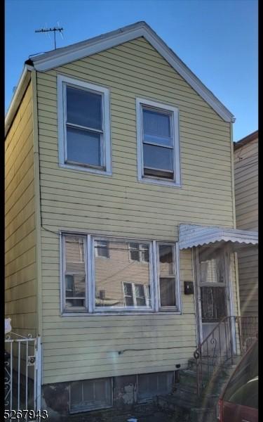 Property Image for 33 1/2 Garrison St