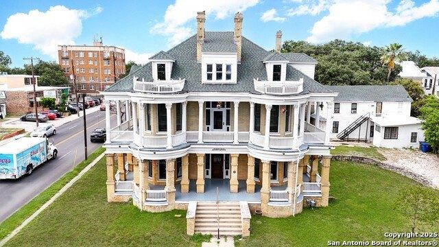 Property Image for 339 W Woodlawn Avenue
