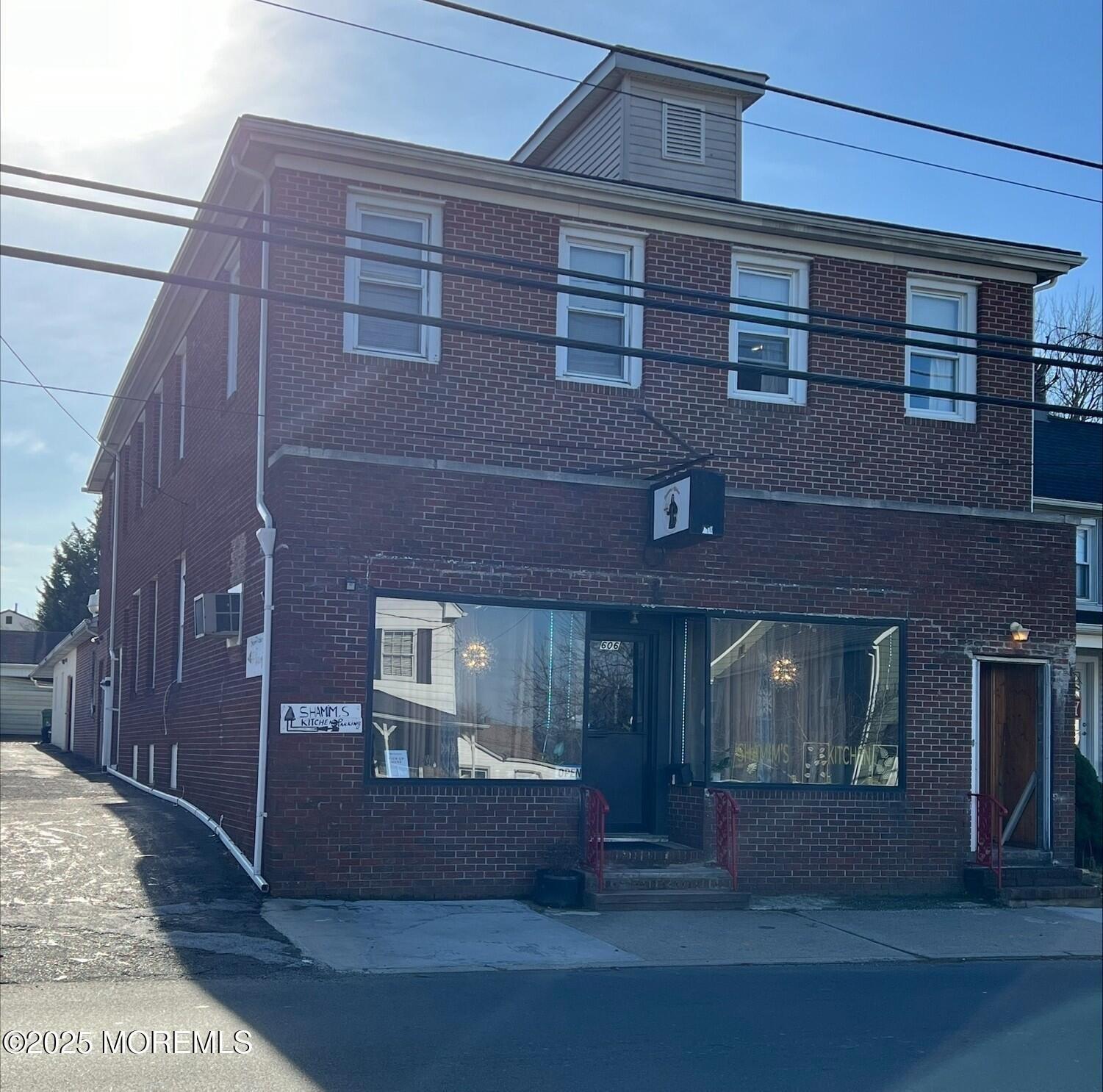 Property Image for 606 Main Street