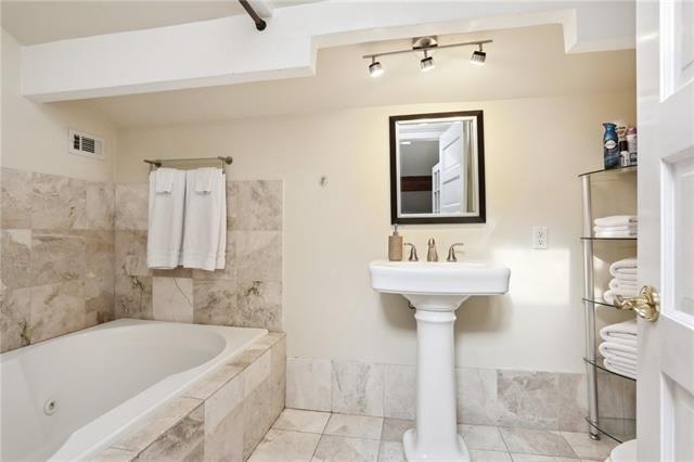 Property Image for 842 CAMP Street 7