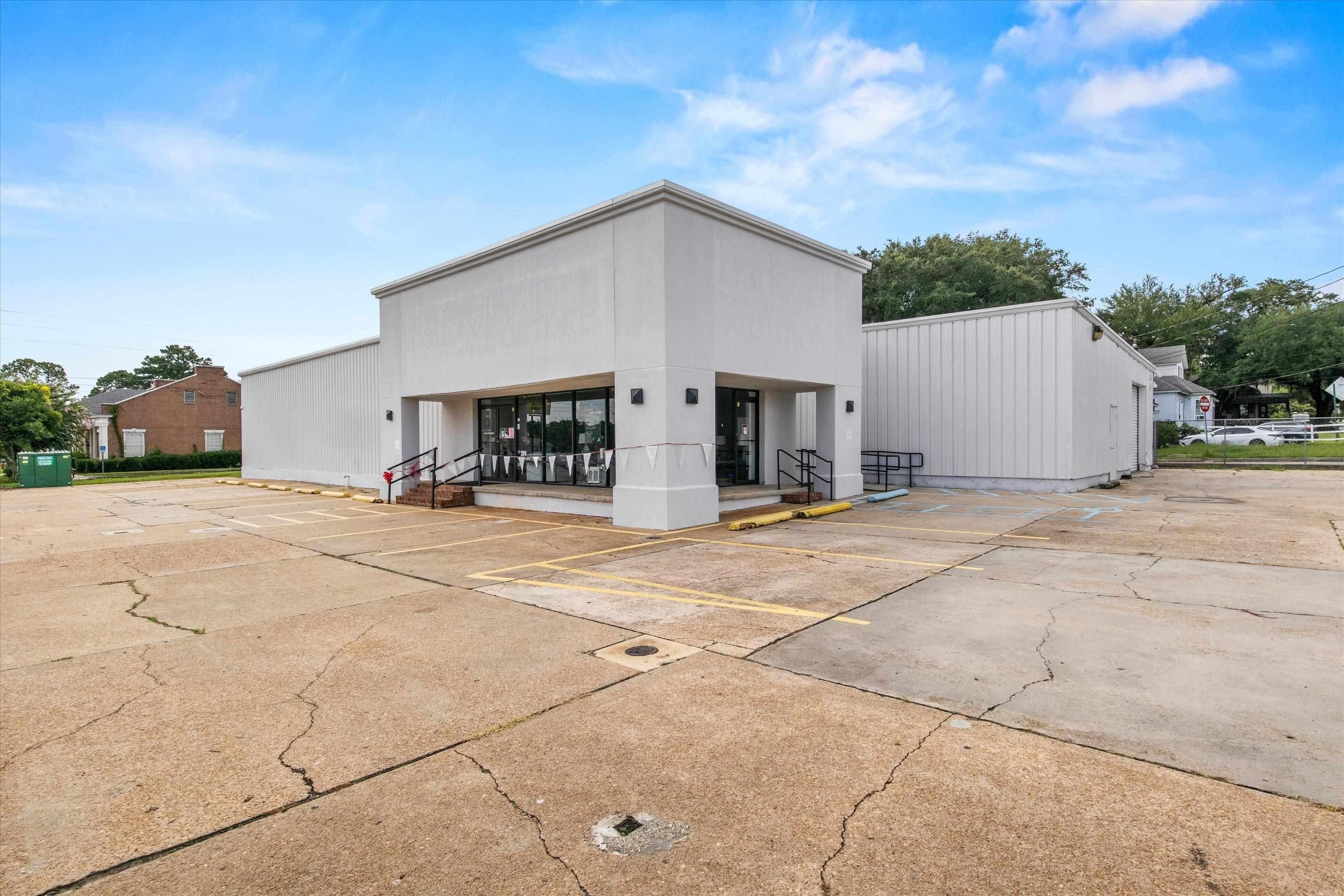 Property Image for 304 W Jefferson Street