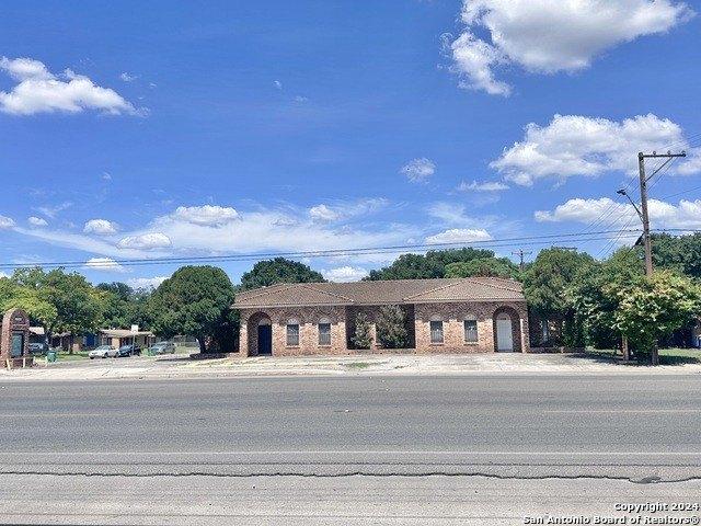 Property Image for 1700 S WW White Rd
