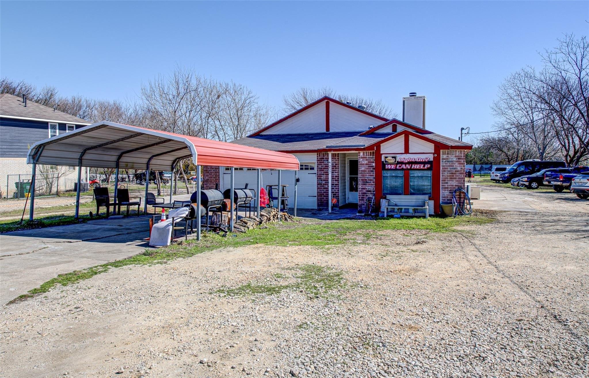 Property Image for 207 Old West TRL