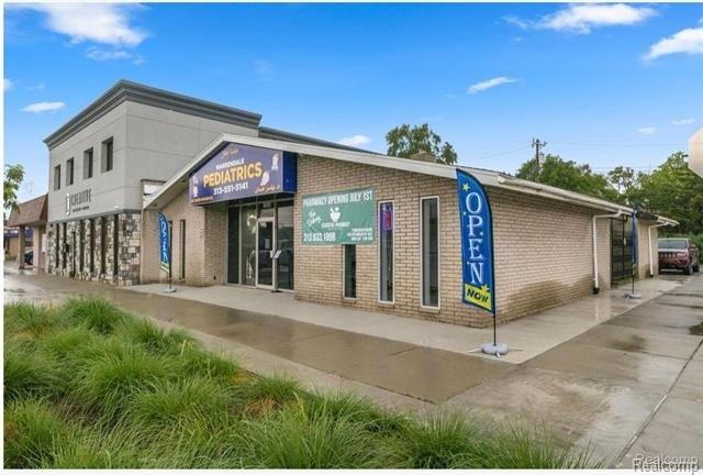 Property Image for 17600 W WARREN Avenue