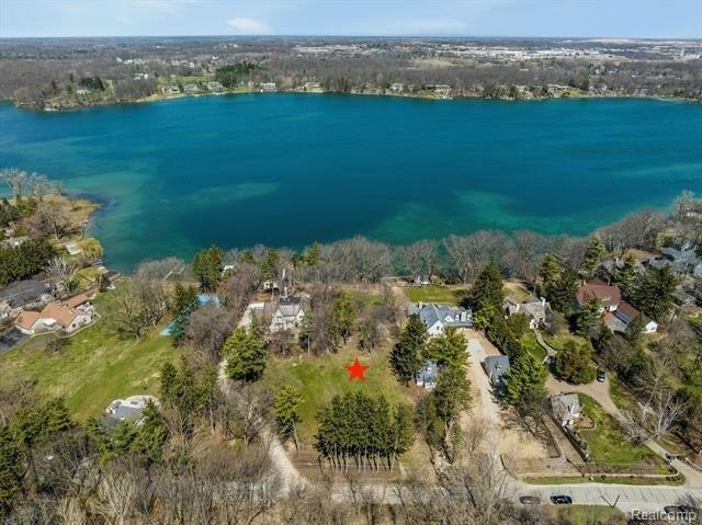 Property Image for 940 LAKE ANGELUS Shores