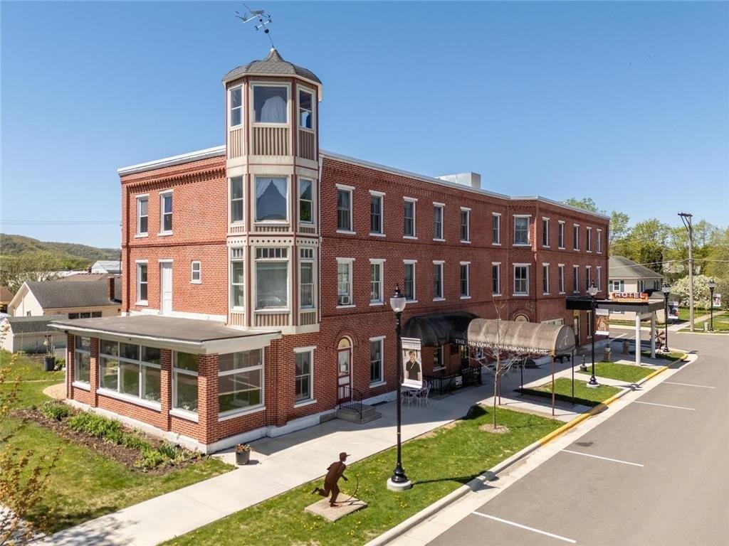 Property Image for 333 Main Street W