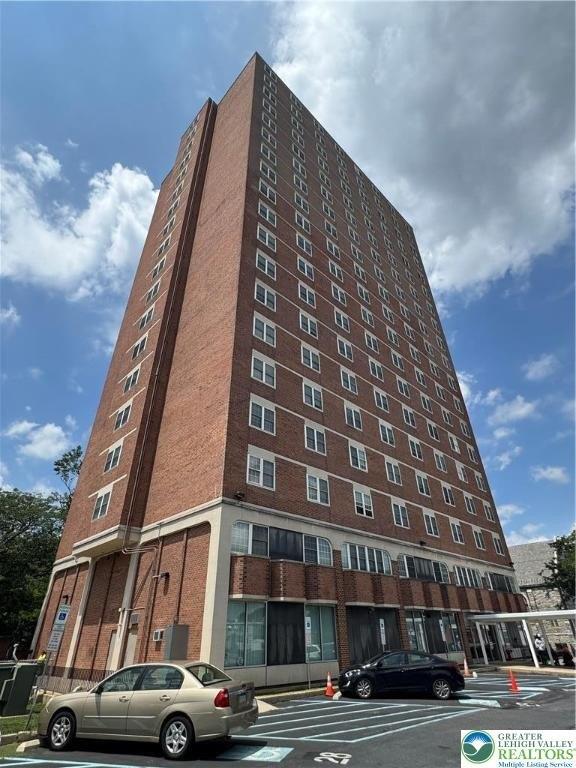 Property Image for 1440 W Walnut Street