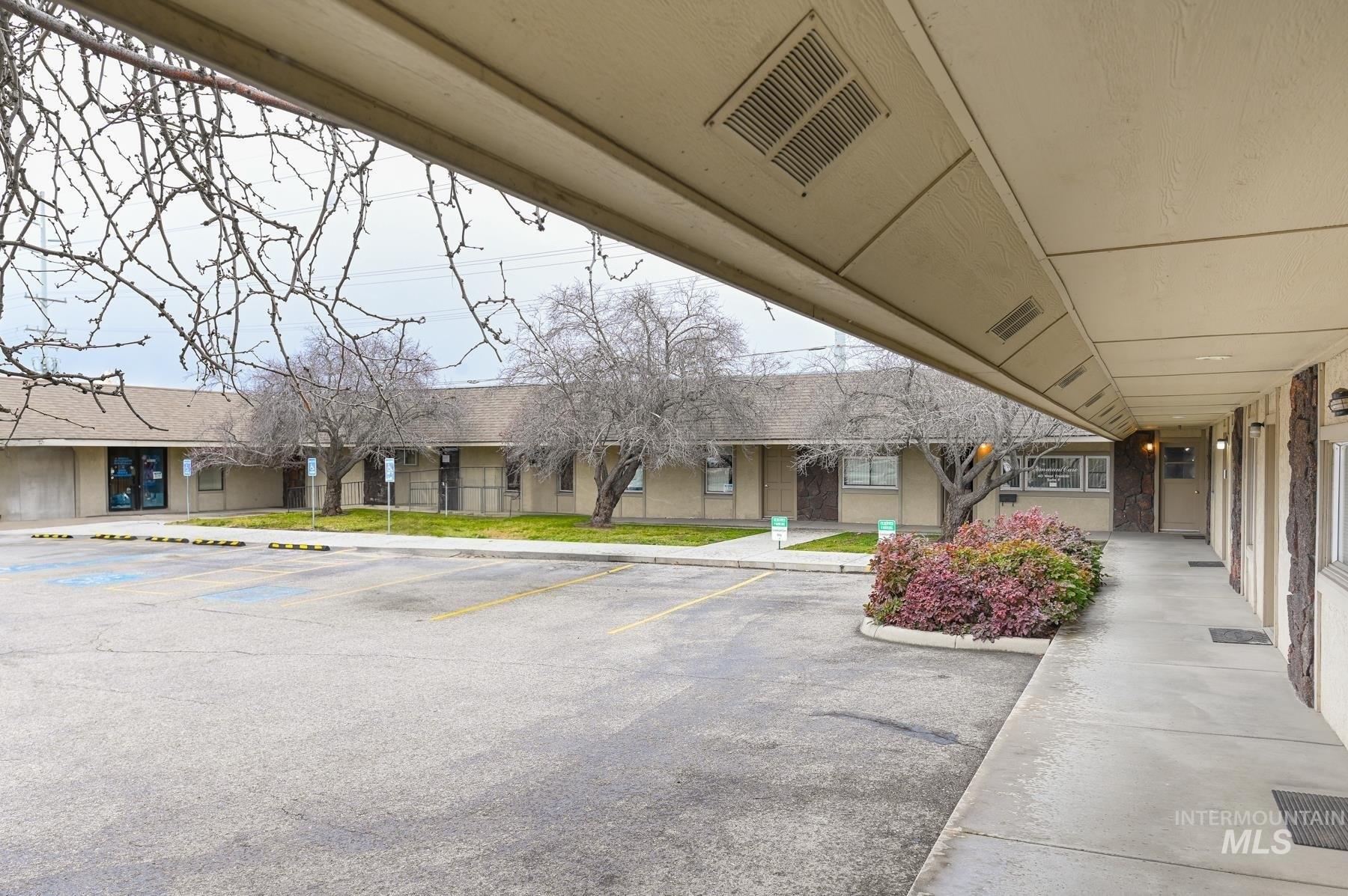 Property Image for 40 W Franklin Rd