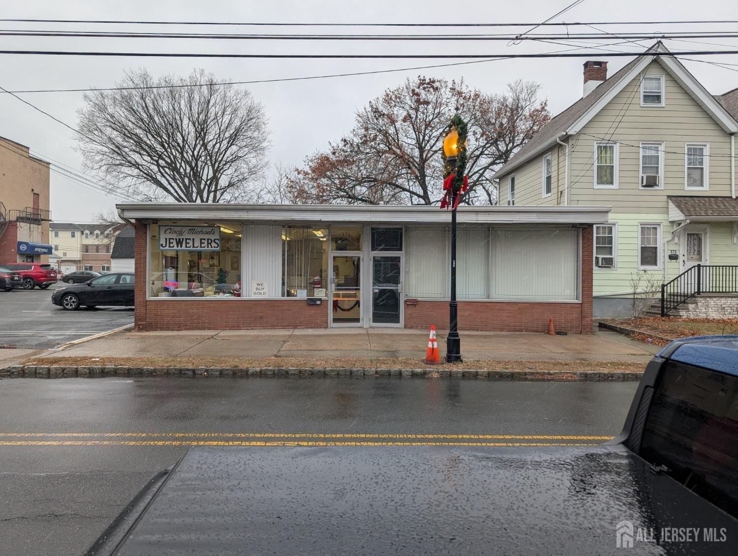 Property Image for 174-176 Front Street 176