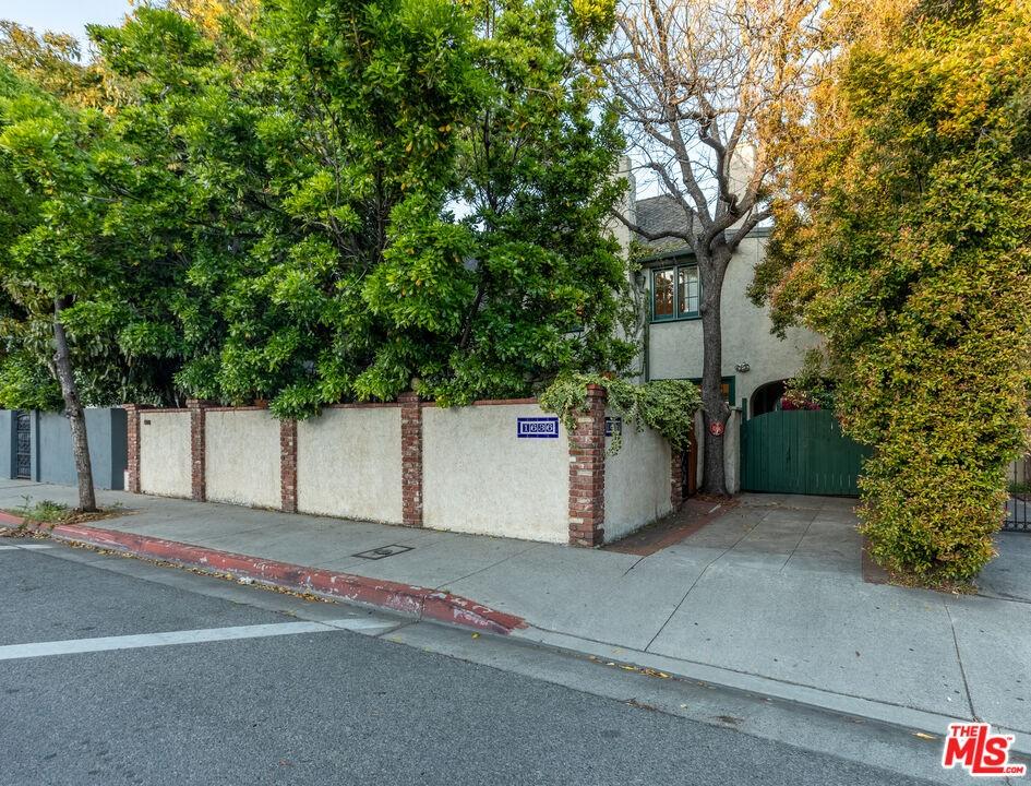 Property Image for 1636 N Fairfax Ave