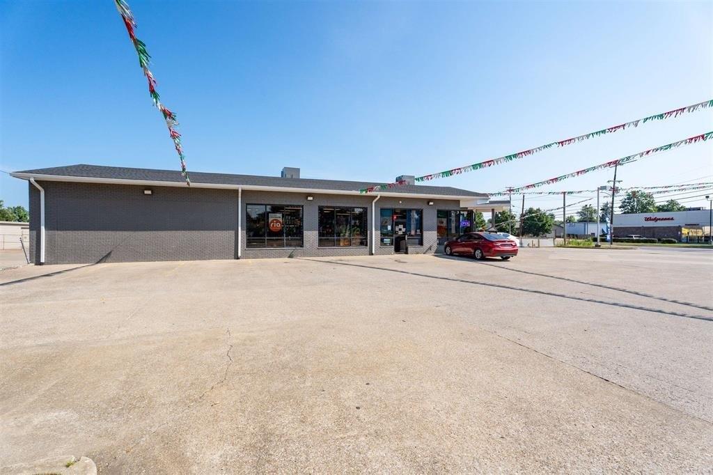 Property Image for 2101 W Parrish Ave