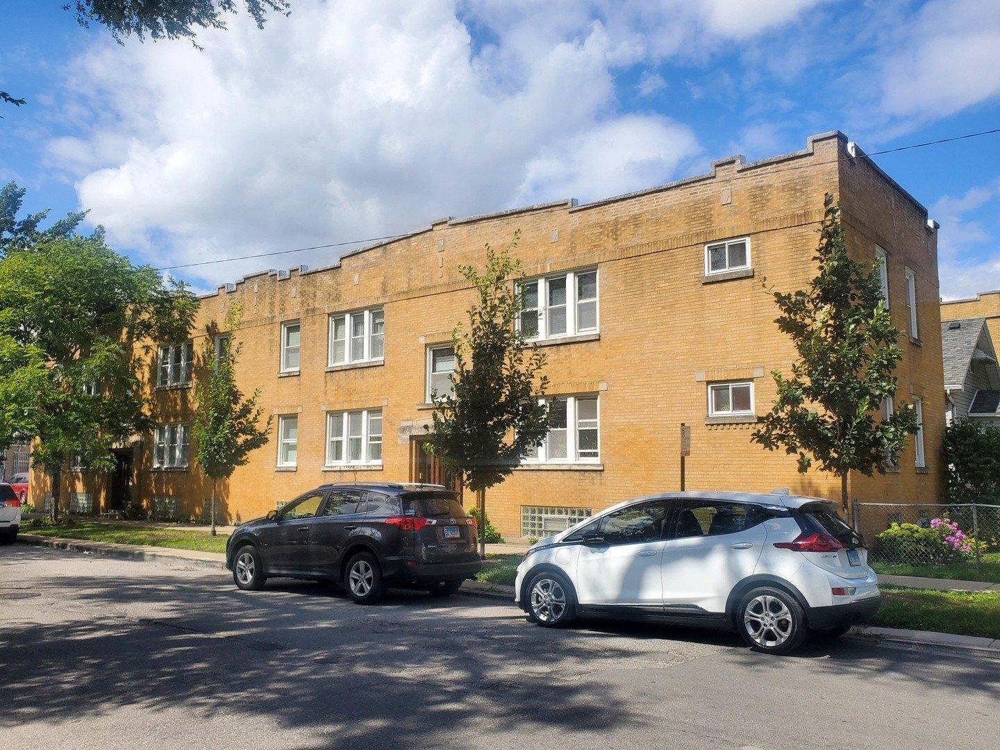 Property Image for 5534-44 W BARRY Avenue
