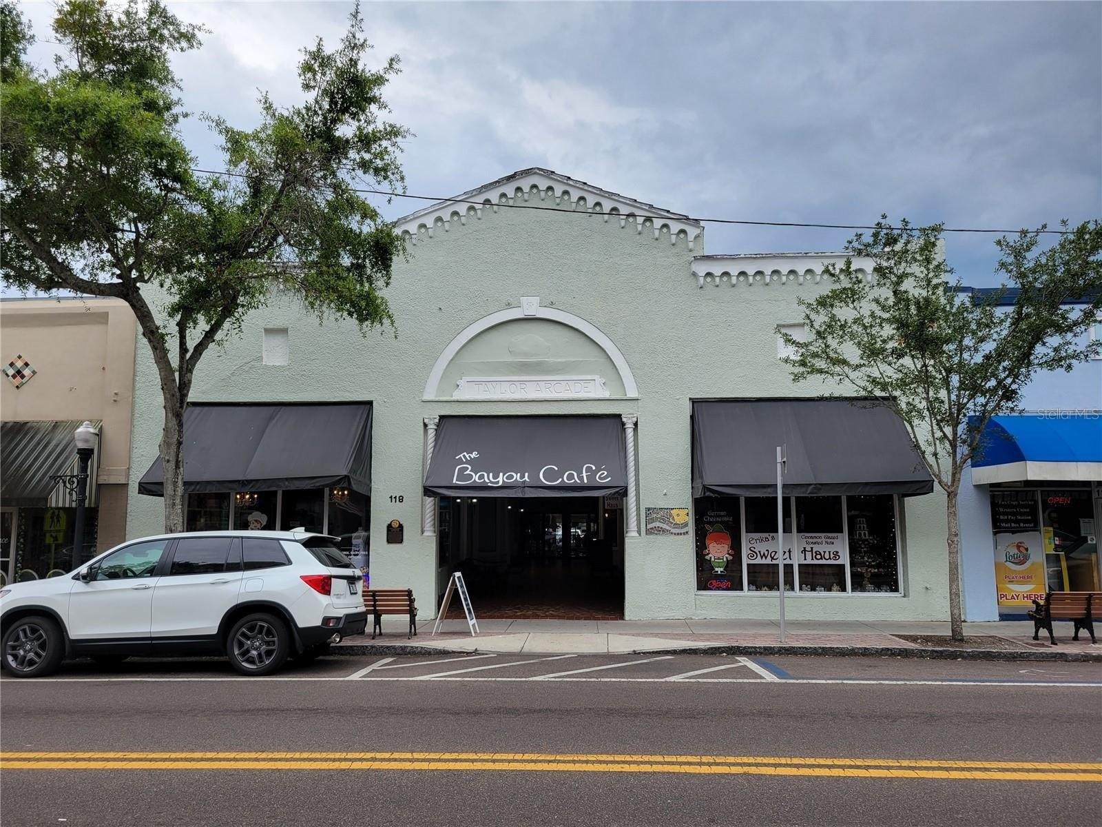 Property Image for 118 E Tarpon Avenue