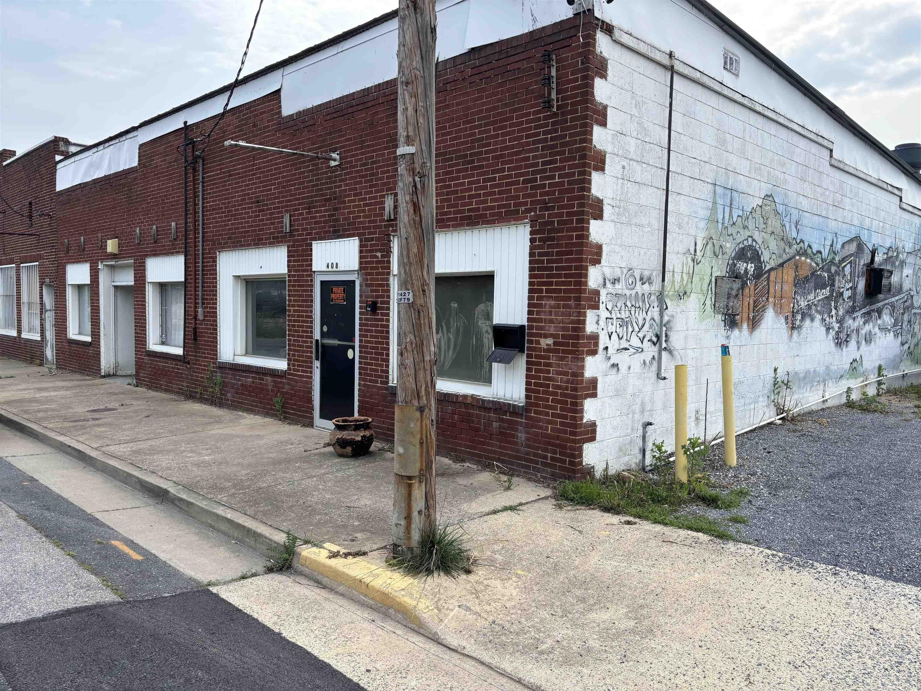 Property Image for 408 N Commerce Ave