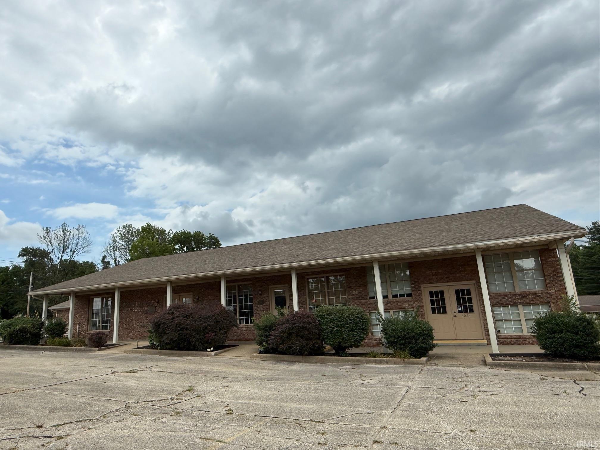 Property Image for 5000-5024 S Plaza Drive