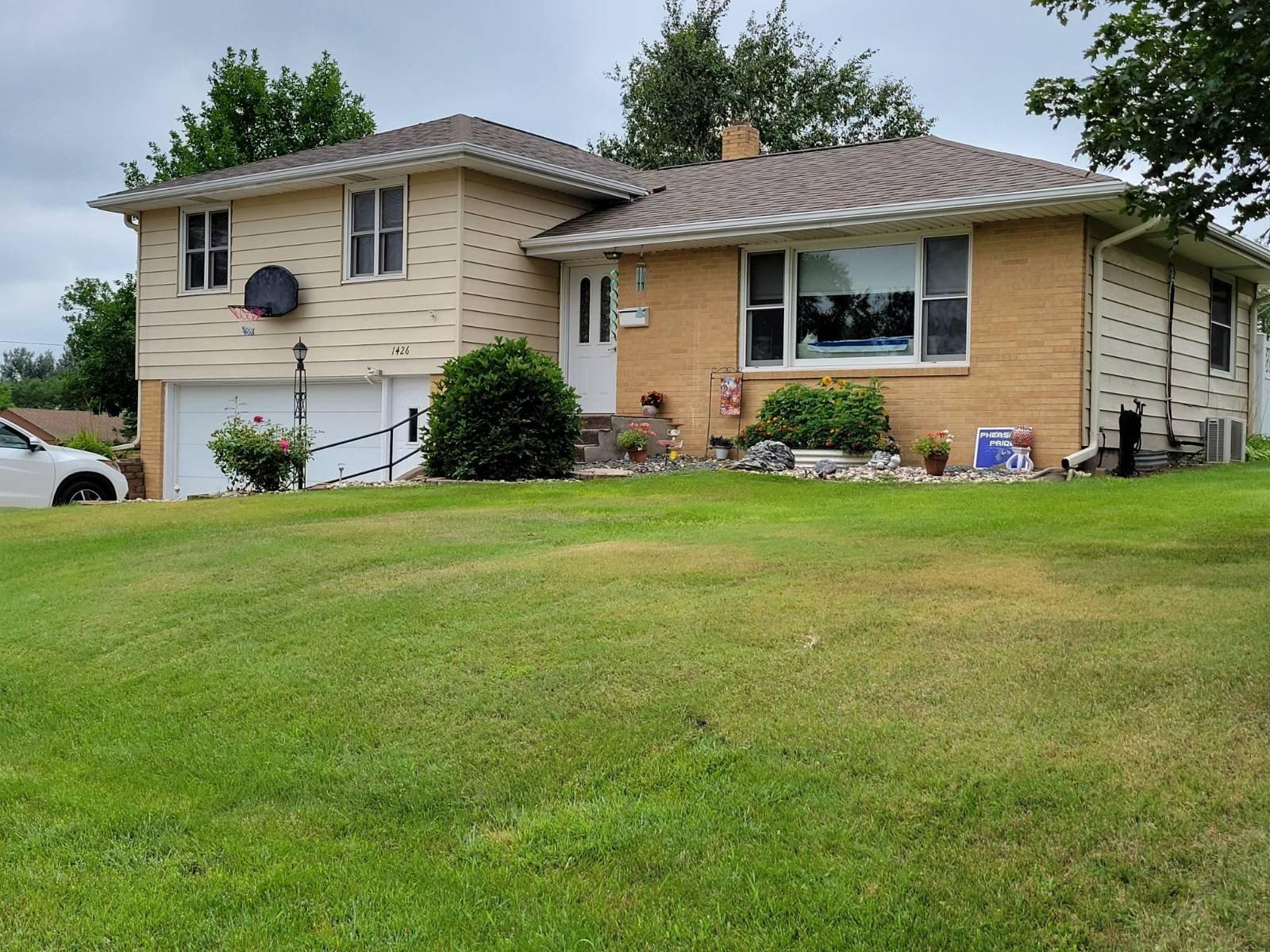 57469 Real Estate | Find Houses & Homes for Sale in Redfield, SD