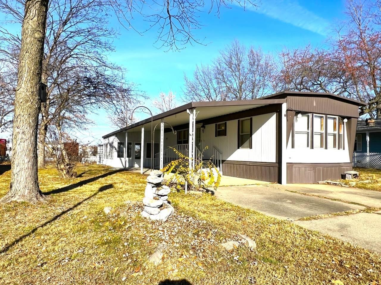 Property Image for 202 W. Glenwood St. Leased land mobile home only being sold.