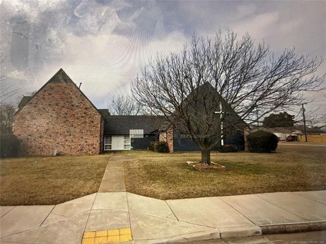 Property Image for 2330 N Quaker Avenue