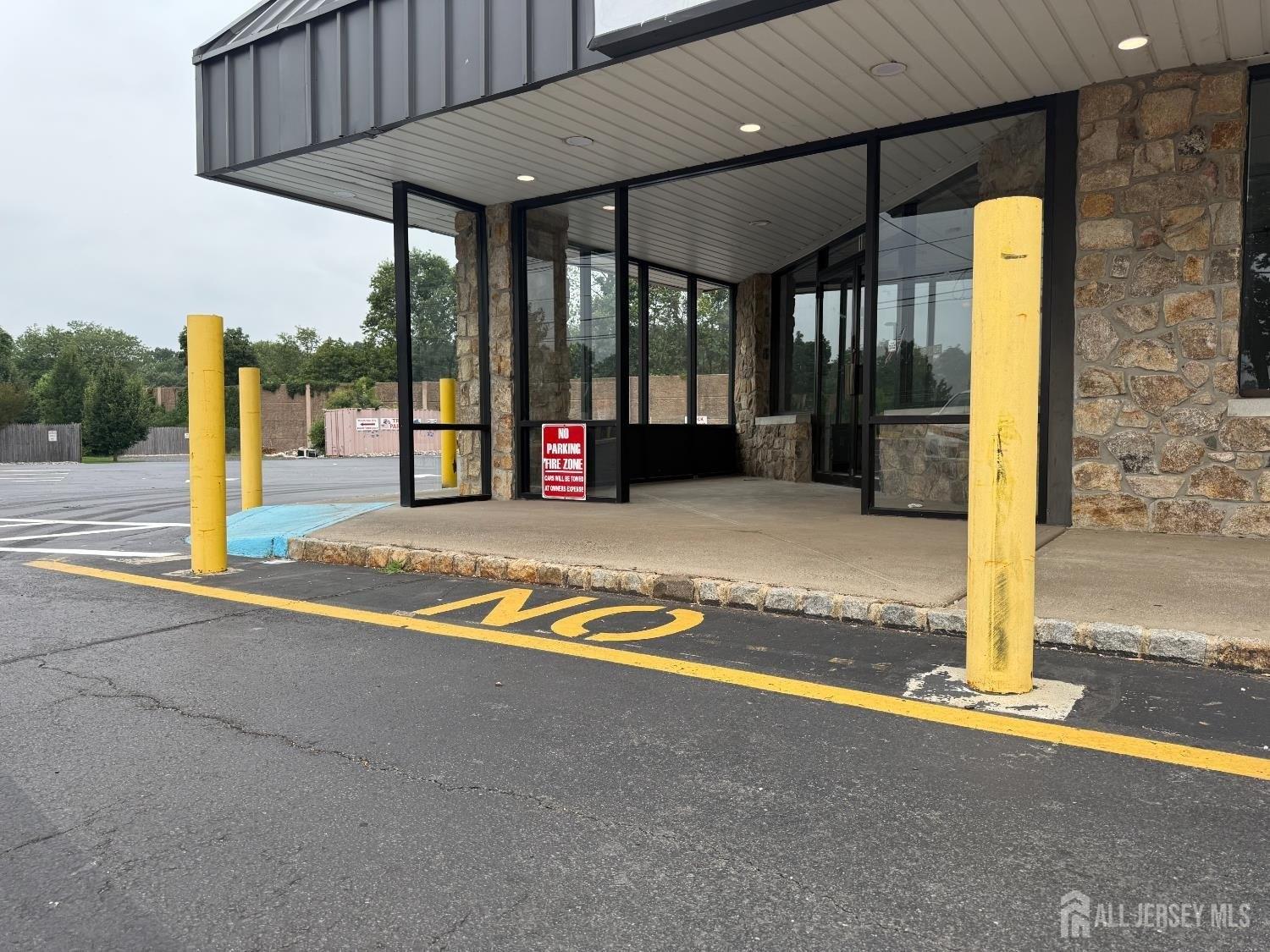 Property Image for 2595 Woodbridge Avenue 1