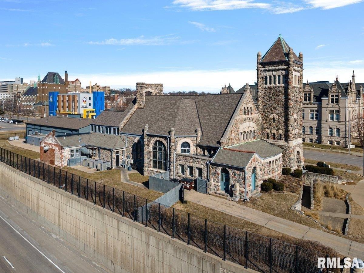 Property Image for 321 NE MADISON Avenue