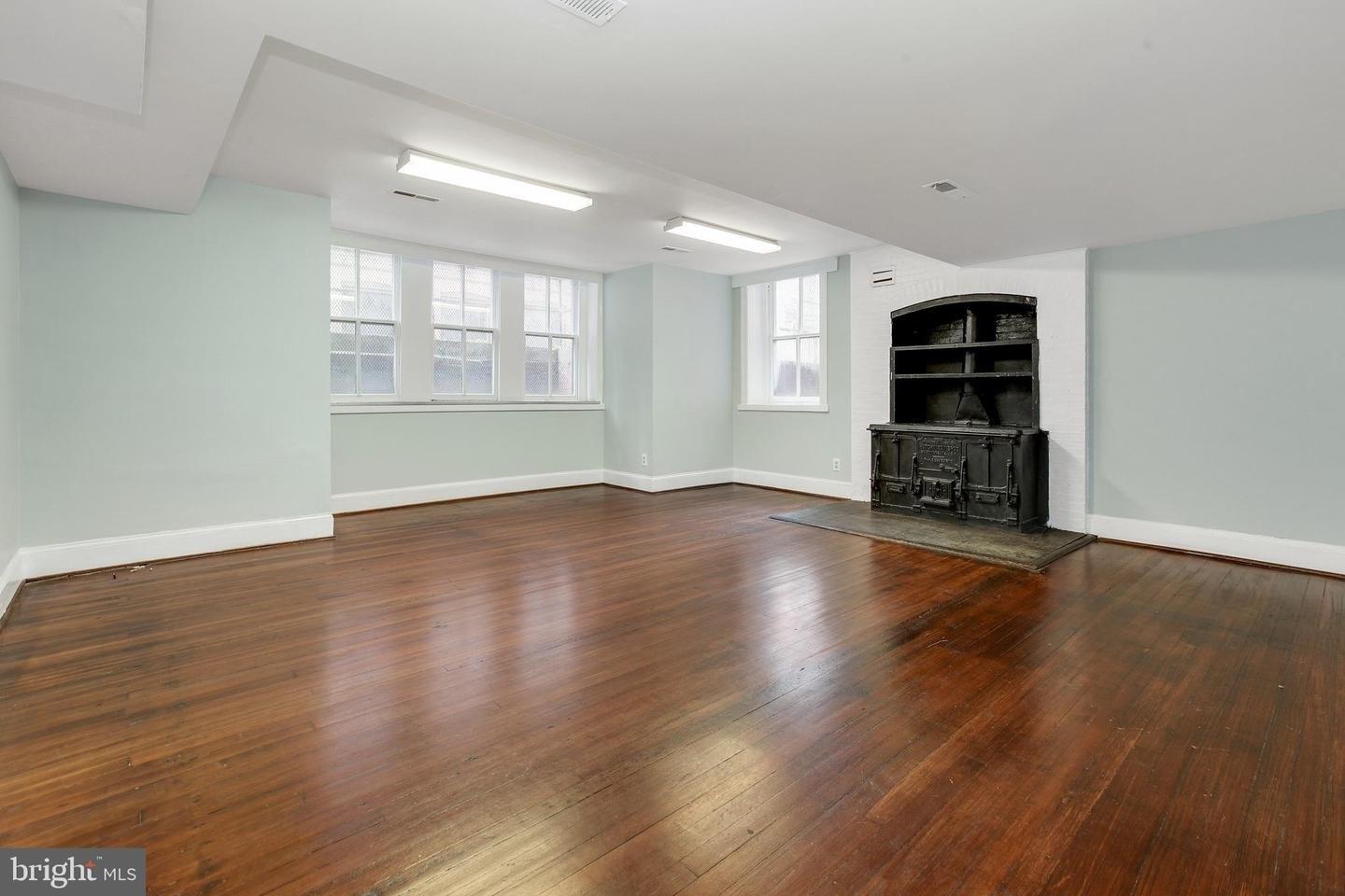 Property Image for 10 Madison St W #1
