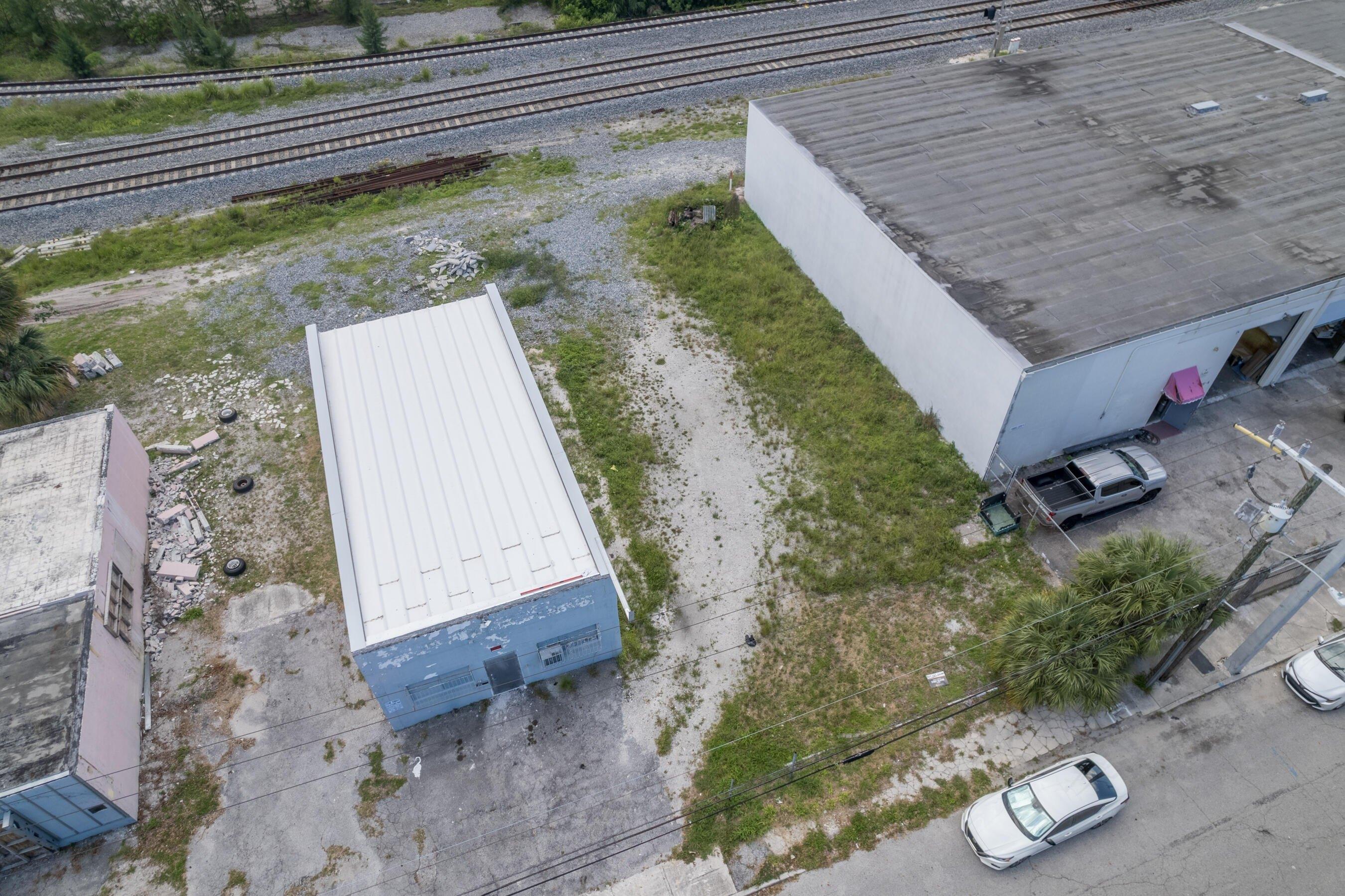 Property Image for 2731 Pinewood Avenue