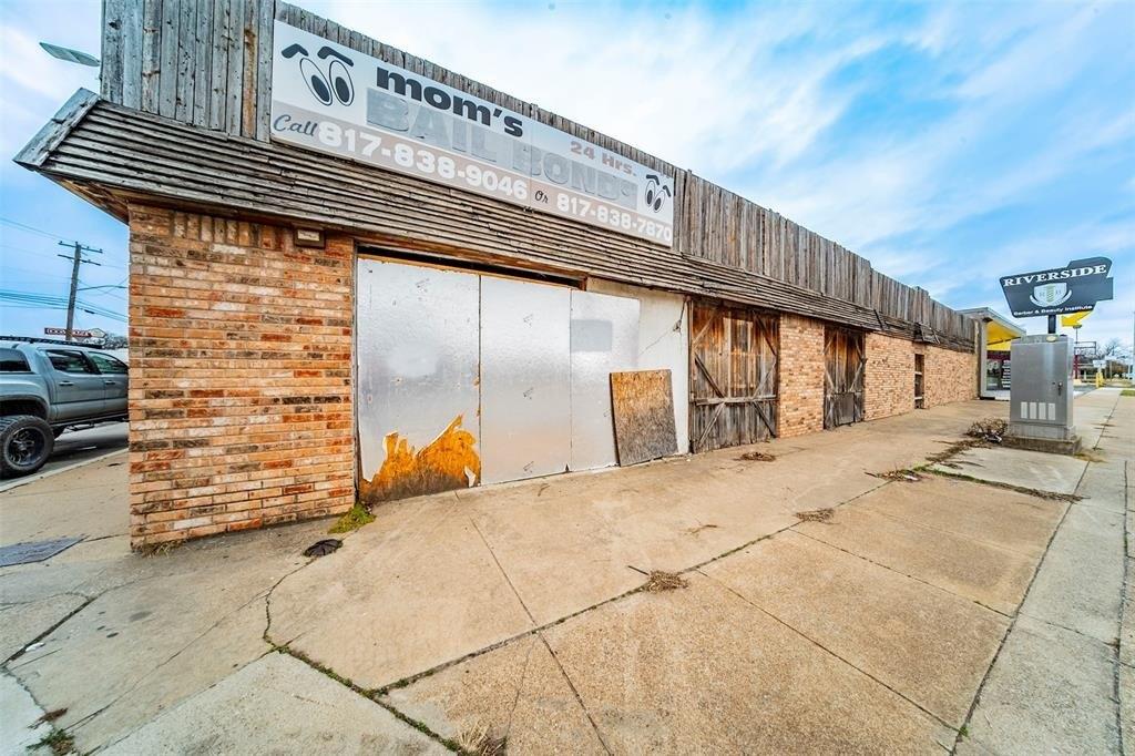 Property Image for 701 N Riverside Drive