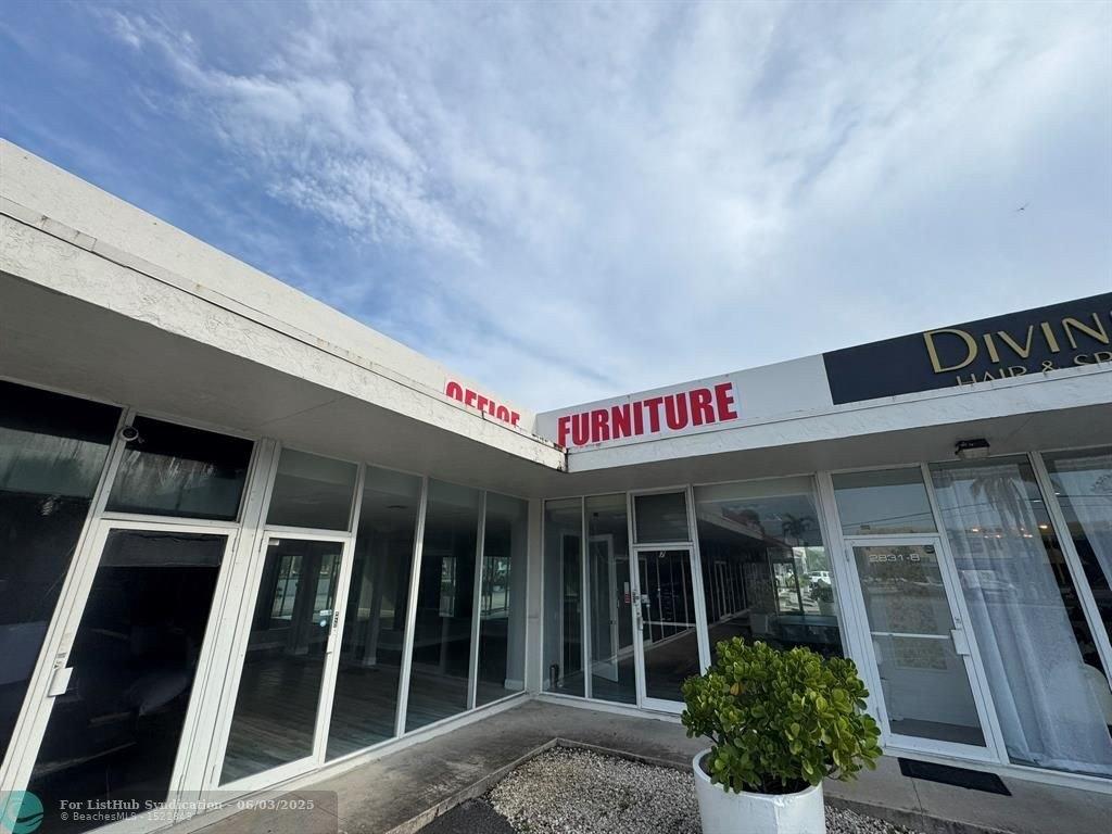 Property Image for 2831 E Oakland Park Blvd 7