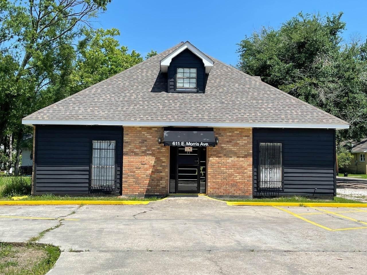 Property Image for 611 E Morris Avenue