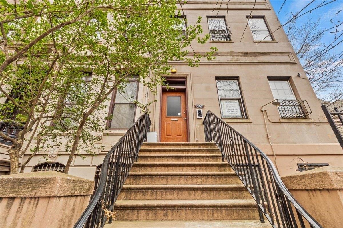 Property Image for 307 York St