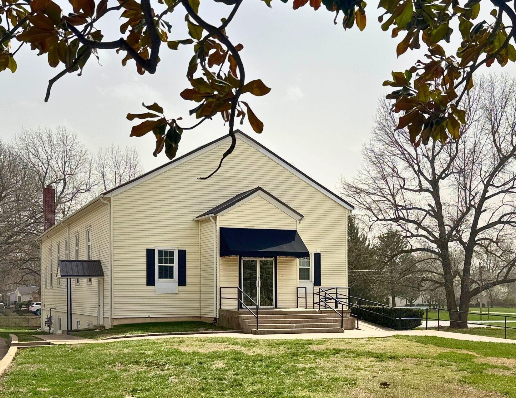 Property Image for 2440 E Seminole Street