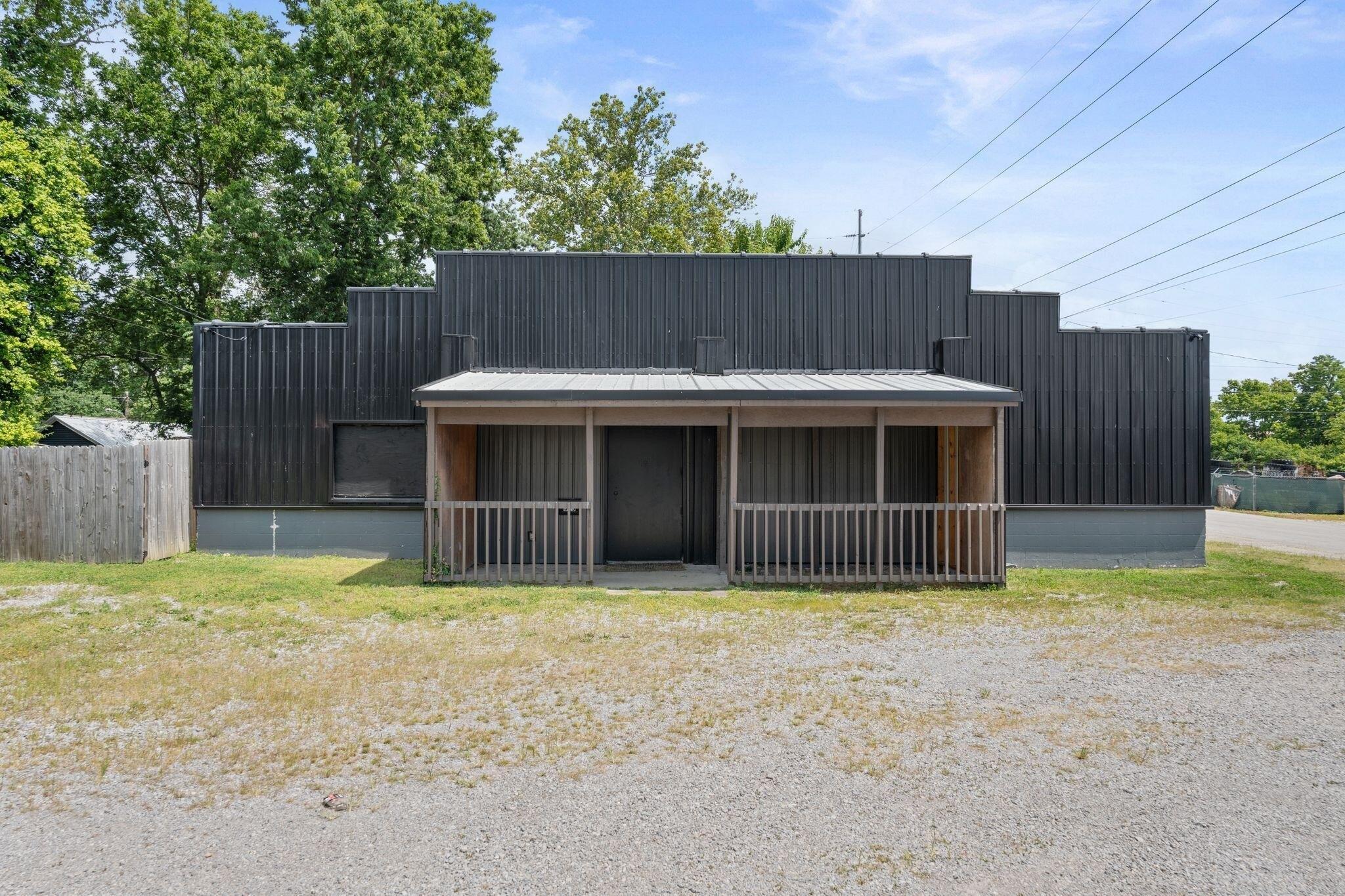 Property Image for 525 E Irvine Street