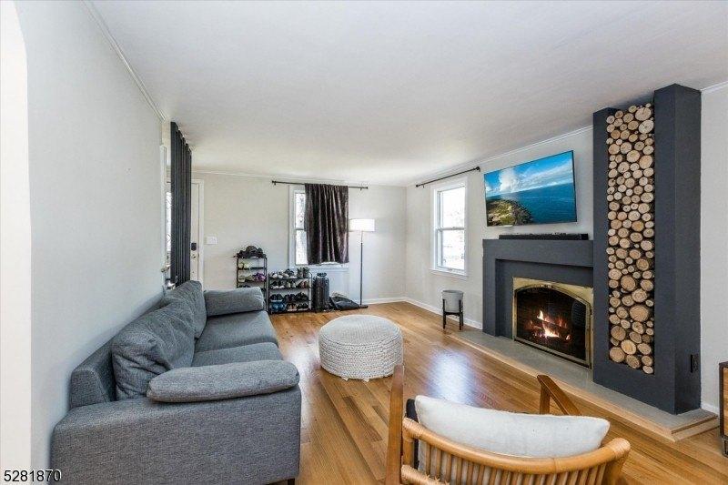 8 Ave, Cranford Twp., NJ 07016 MLS 3896729 CENTURY 21