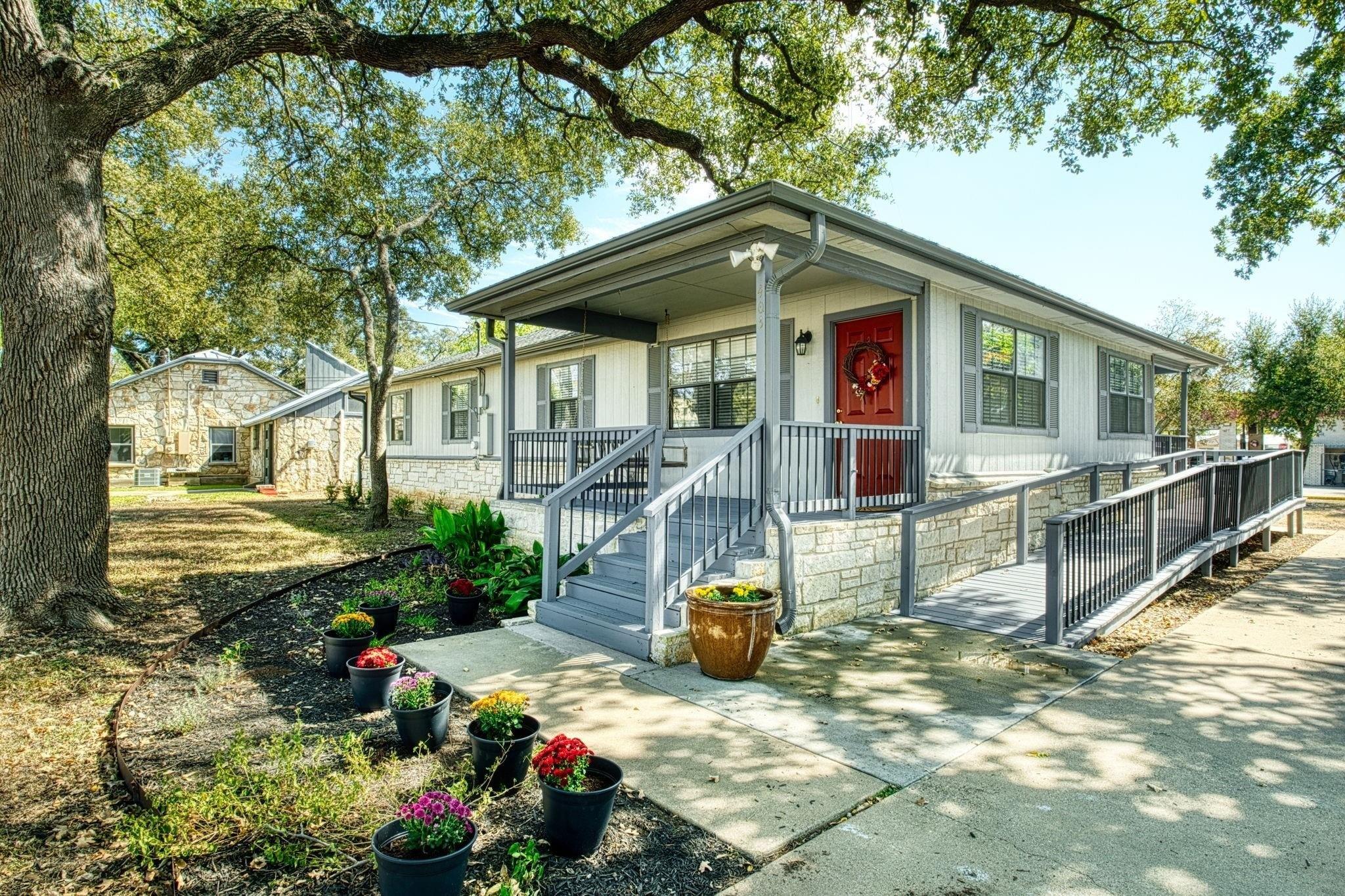 Property Image for 403 W Anderson Ave