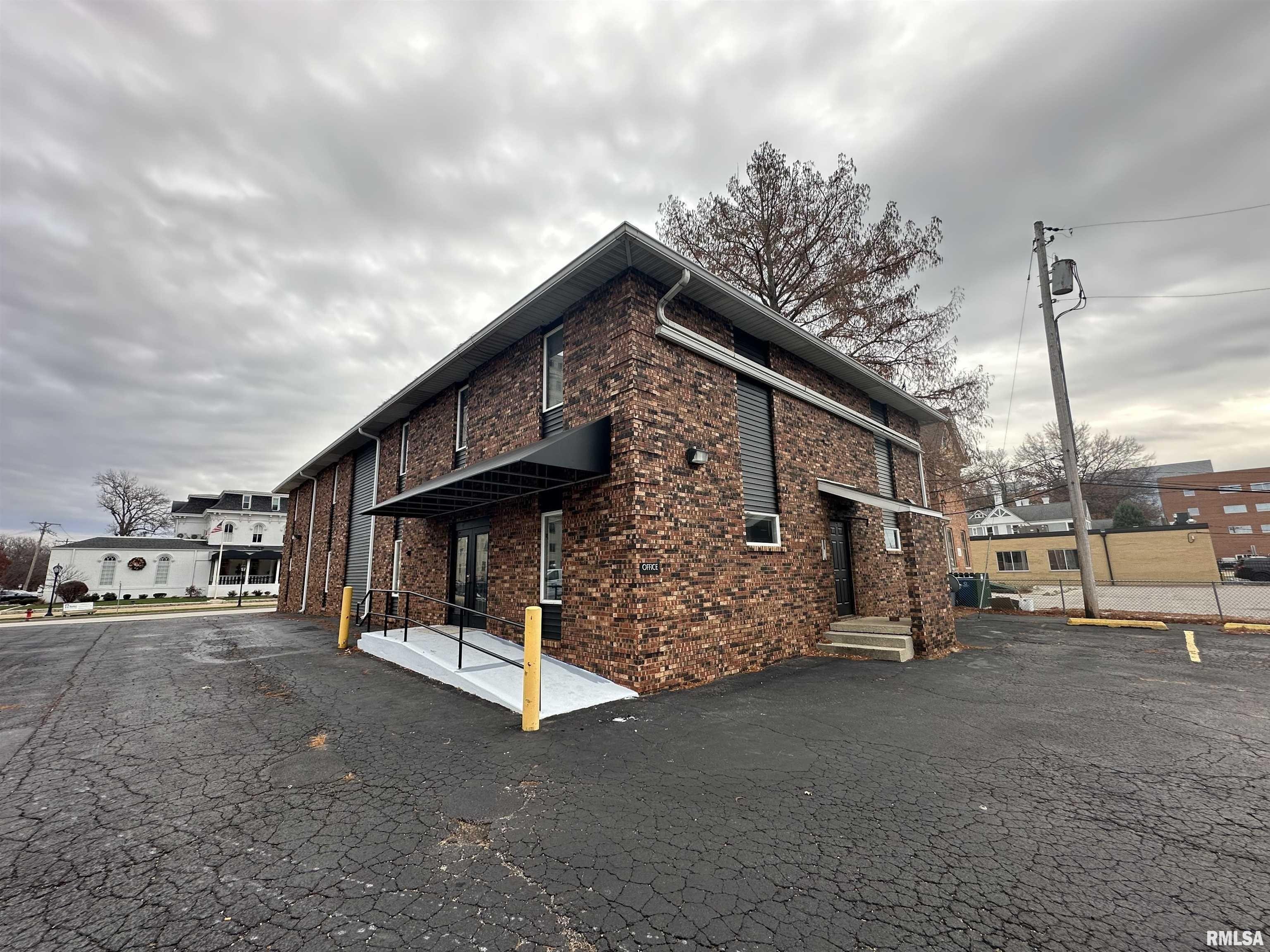 Property Image for 909 S 6TH Street