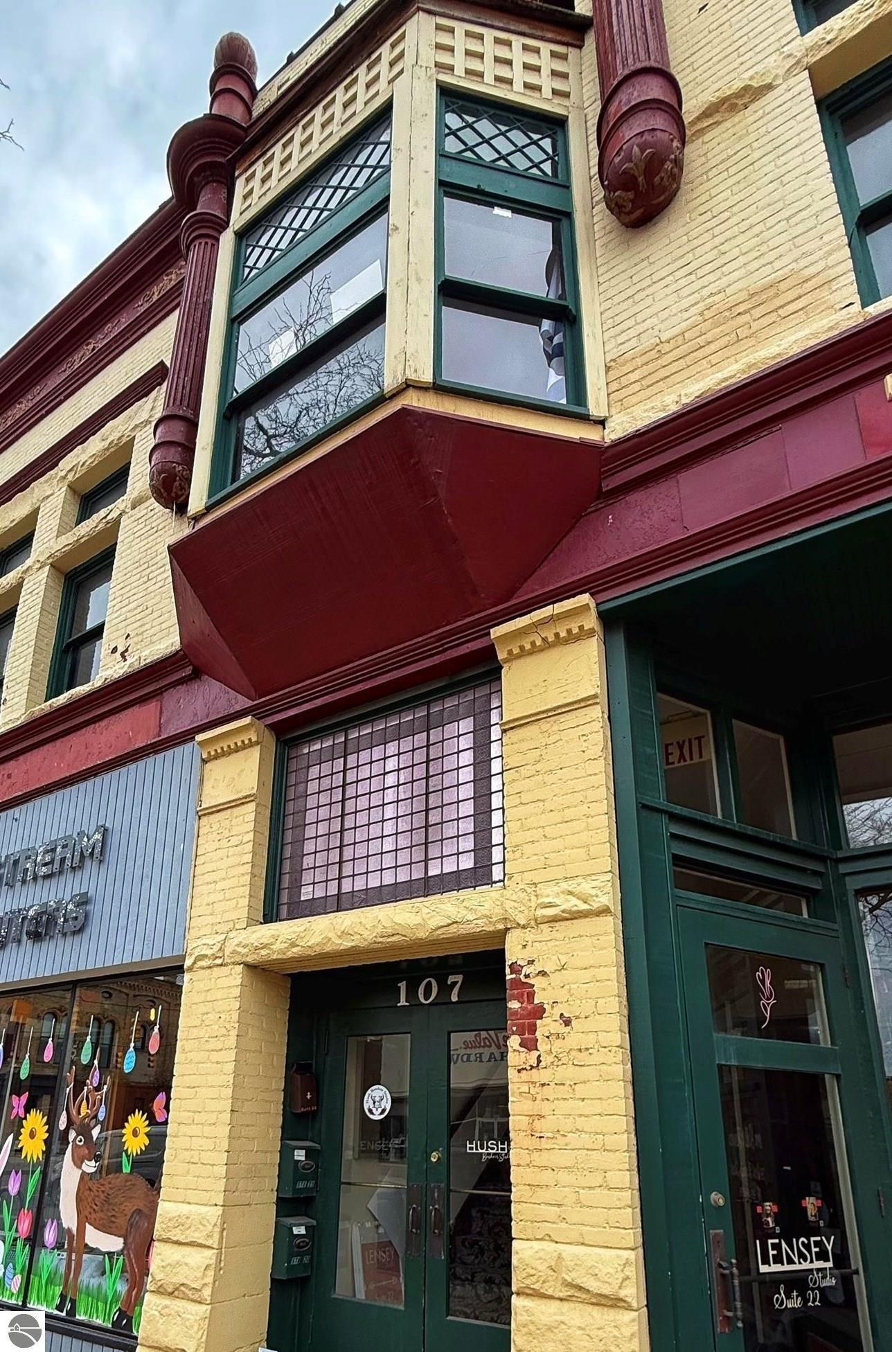 Property Image for 107 W Superior Street