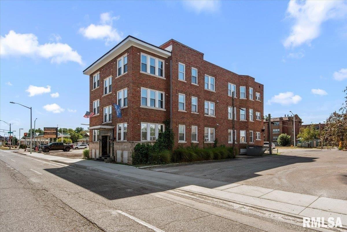 Property Image for 520 E South Grand Avenue