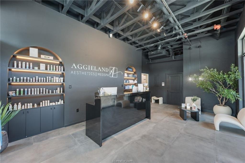 Property Image for 305 West 27th Street