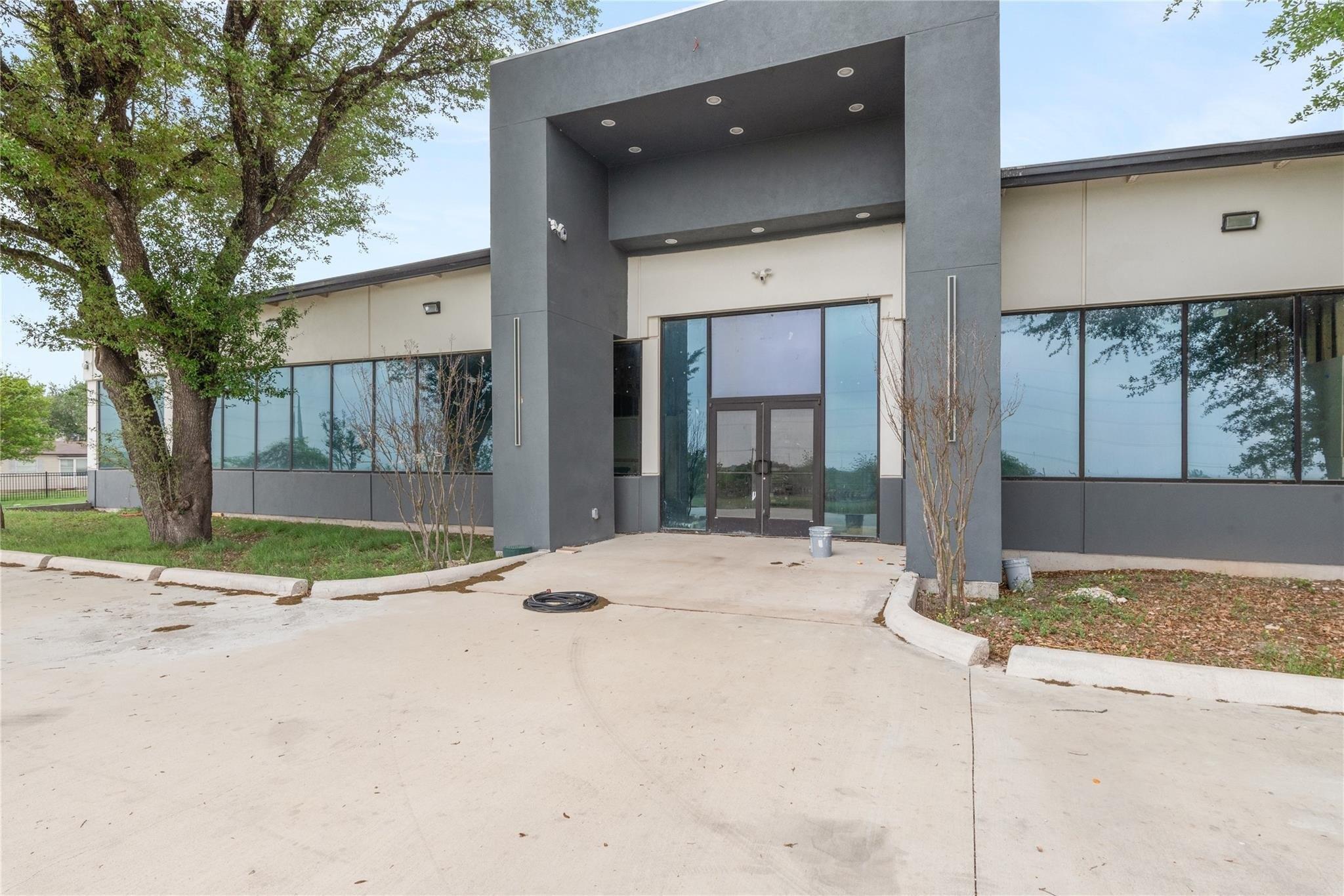 Property Image for 2909 E Howard LN